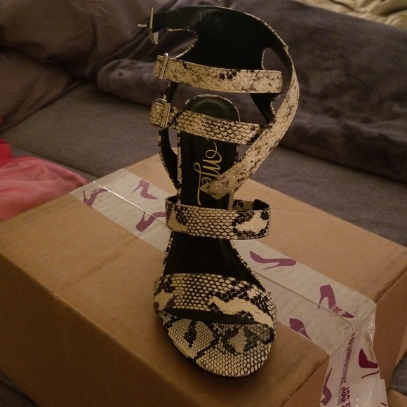 Brand New Lolashoetique Snake Print Strappy Sandal - Picture 2 of 3
